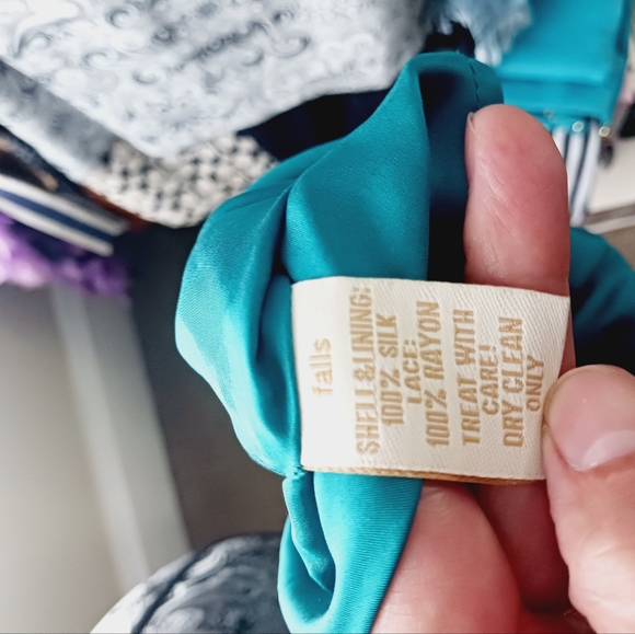 Silk dress made by Fall in a size 4 - Picture 4 of 7